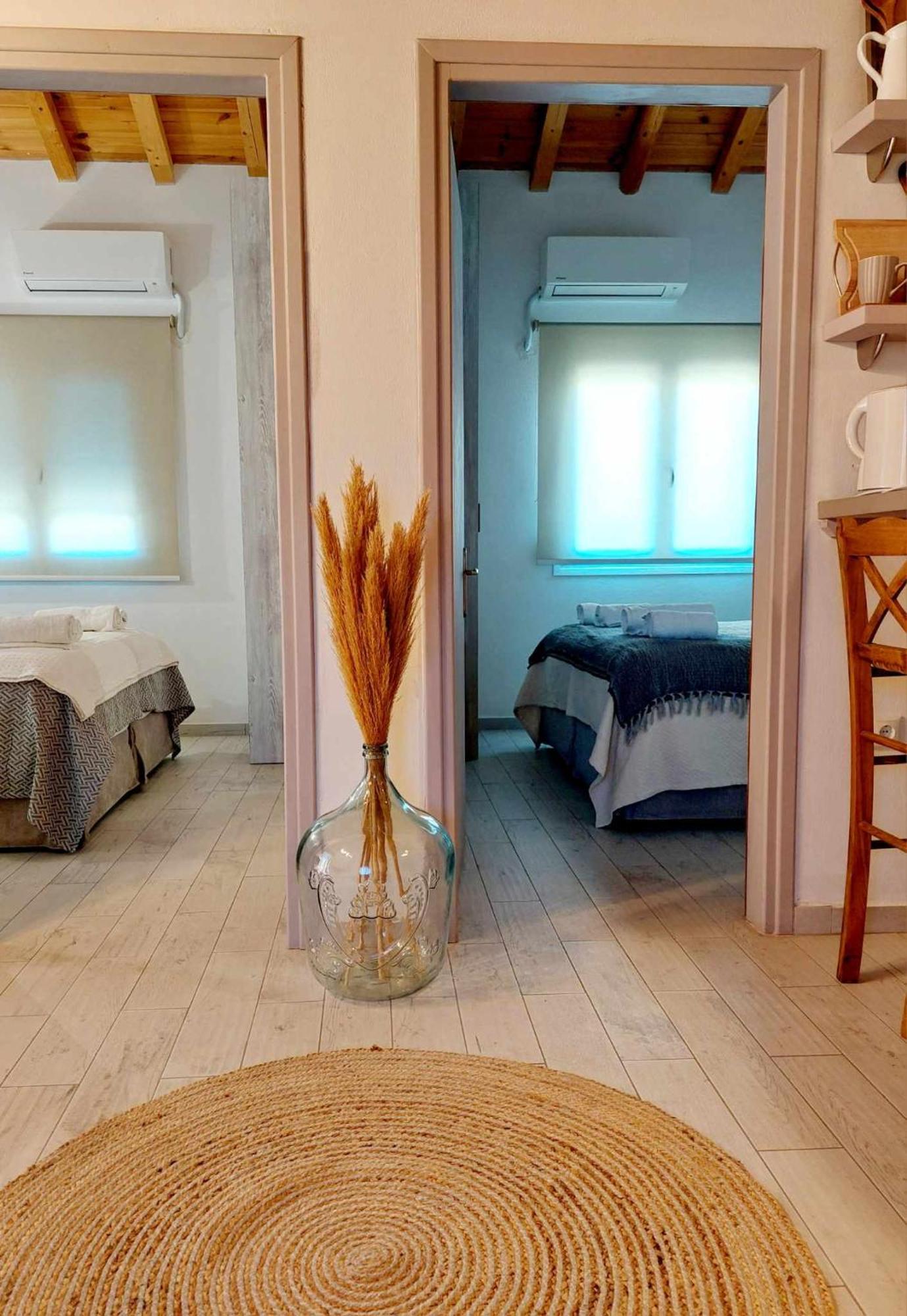 Maya Apartments, Modern And Convenient Apartments With Private Parking Skiathos Town Exterior photo