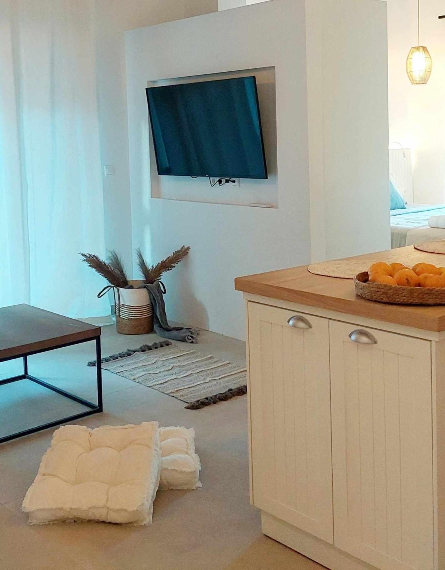 Maya Apartments, Modern And Convenient Apartments With Private Parking Skiathos Town Exterior photo